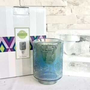 Scentsy Lily Garden Blue and Silver Floral Warmer
